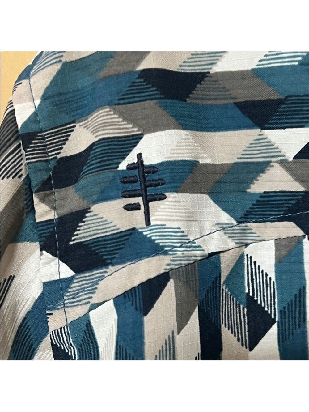 Royal Robbins Blue Geometric Button Down Shirt. XL - Picture 5 of 11